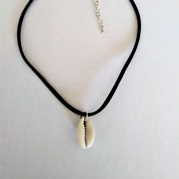 NEW Cowrie Shell Black Suede Choker Necklace - Picture 3 of 3